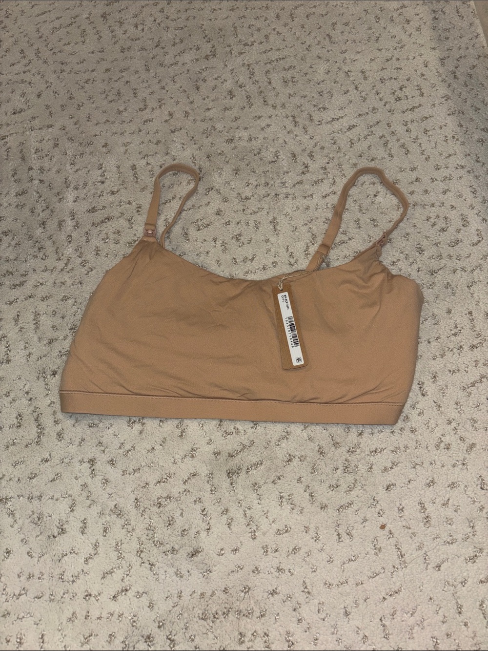 SKIMS
MATERNITY NURSING SCOOP BRALETTE
Color Clay
Size Large - Picture 2 of 4